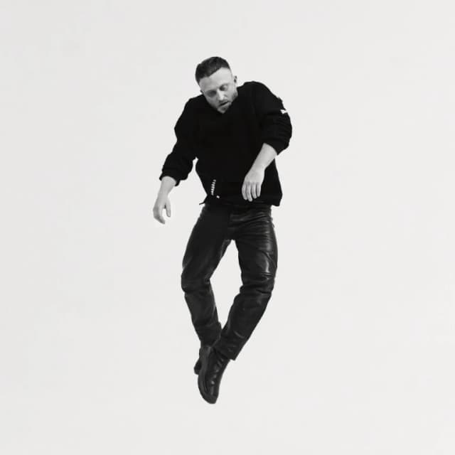 ISSUE 002 @damienjalet