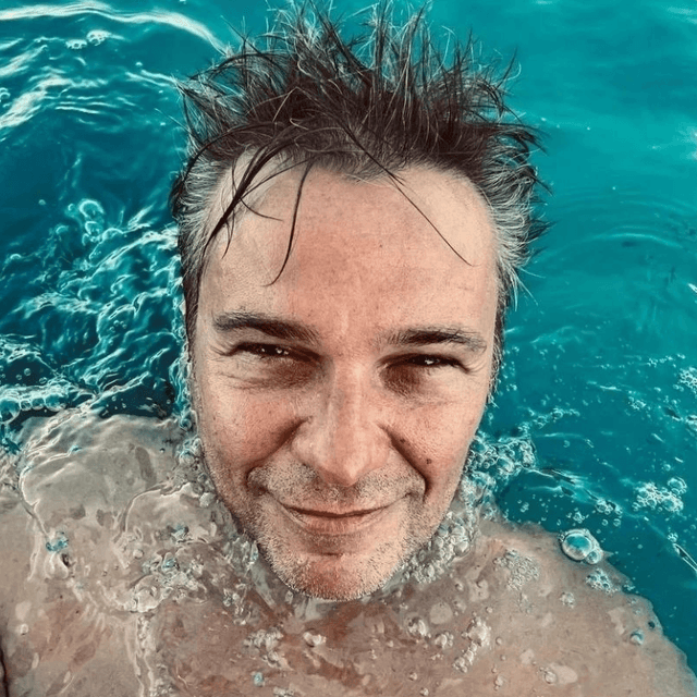 ISSUE 001 @maxpapeschi