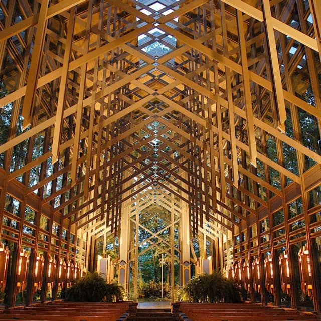 ISSUE 005 @thorncrownchapel