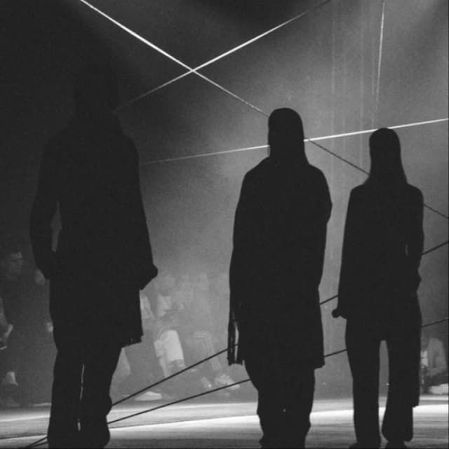 ISSUE 002 @anewcross