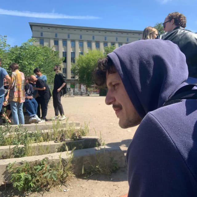 ISSUE 003 @sweely_music