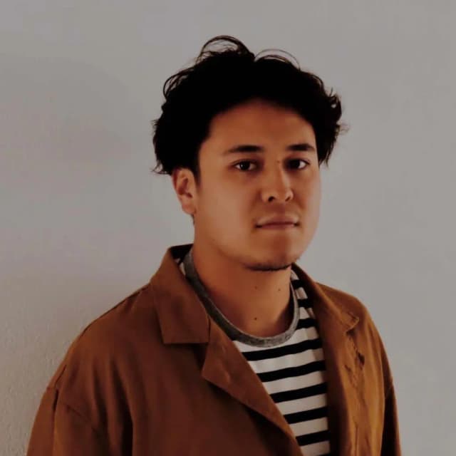 ISSUE 003 @adriencalvet