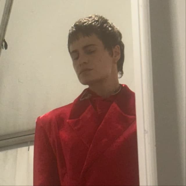 ISSUE 002 @christineandthequeens