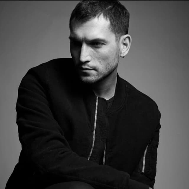 ISSUE 002 @hamletpowpowpow