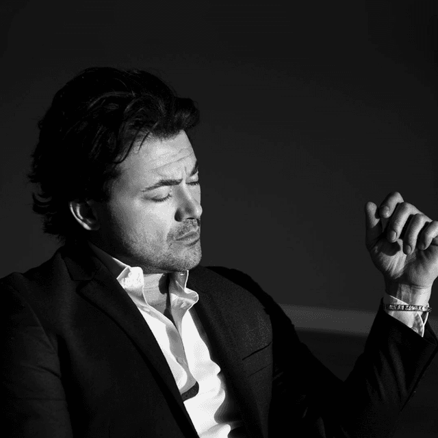 ISSUE 001 @vittoriogrigolo